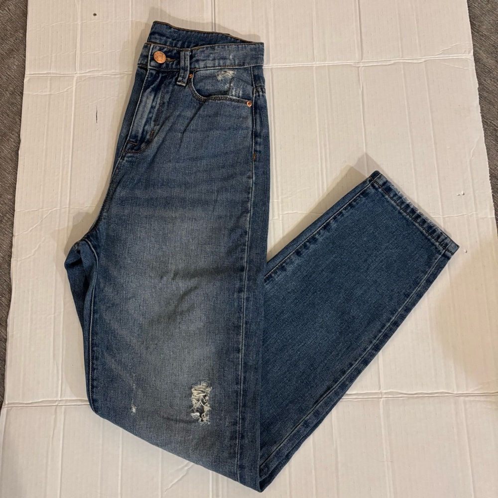 BDG UO | Mom High Rise Distressed Jeans 100% Cotton size 25